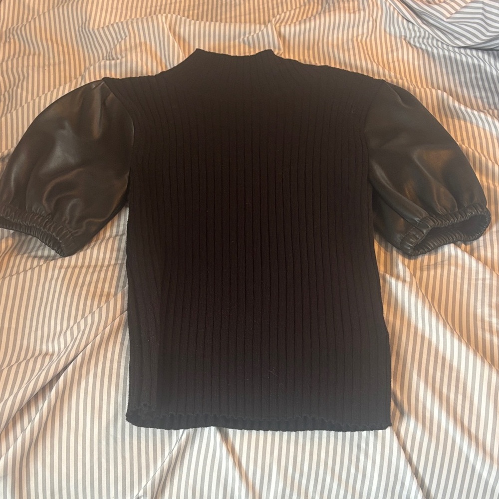 Heartloom Black Ribbed Puff Sleeve Blouse